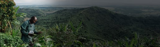 senseo sustainability man picking up coffee beans teaser